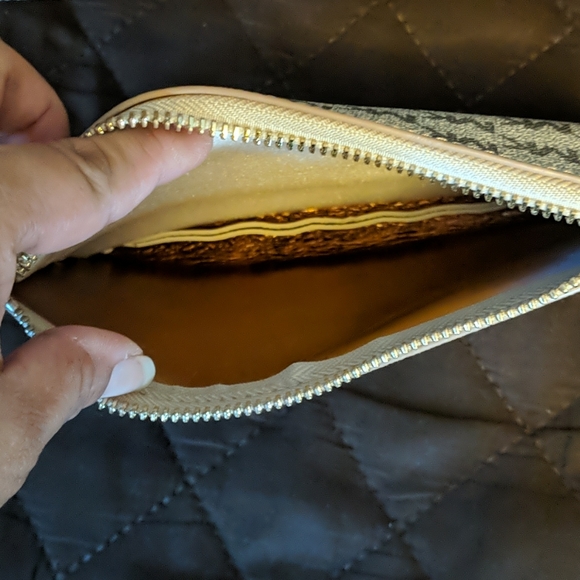 Belt Bag with Pull Chain - Picture 7 of 7